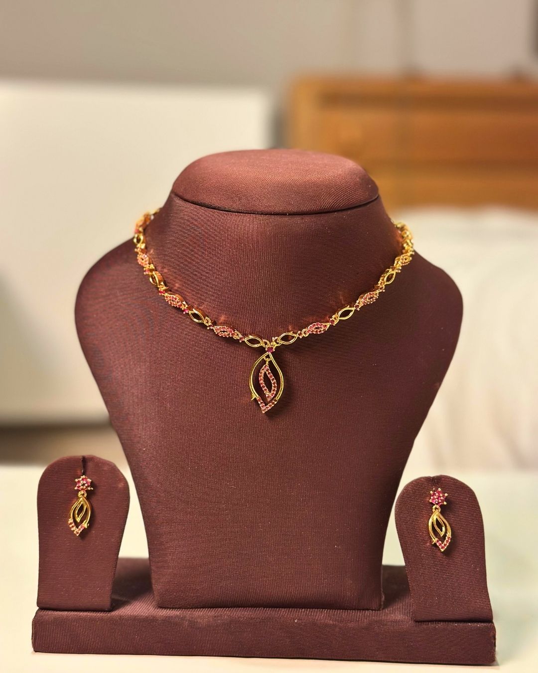 Ruby Toned Leaf Pendant Necklace Set 'Parvai' – With Love, Bashi