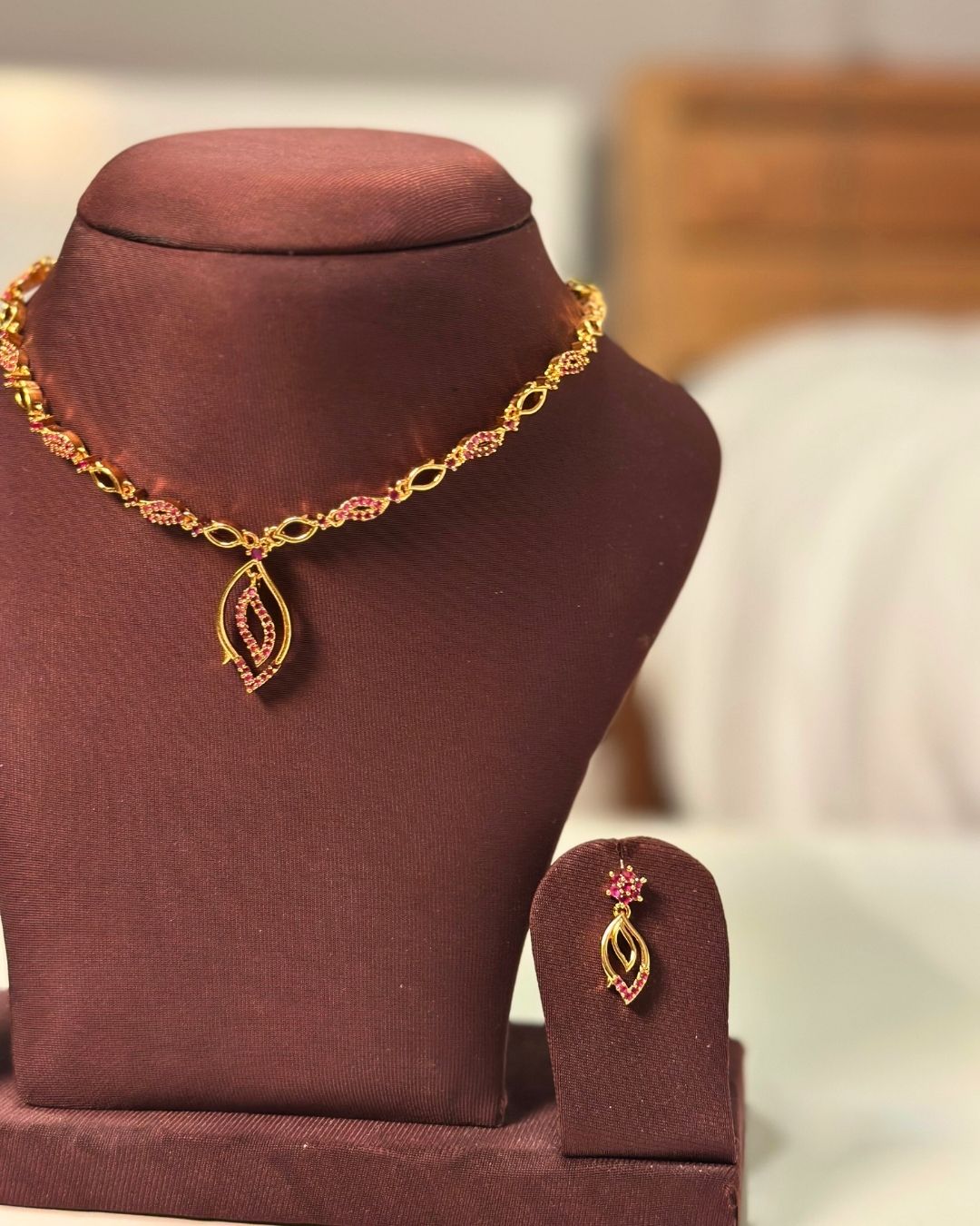Ruby Toned Leaf Pendant Necklace Set 'Parvai' – With Love, Bashi