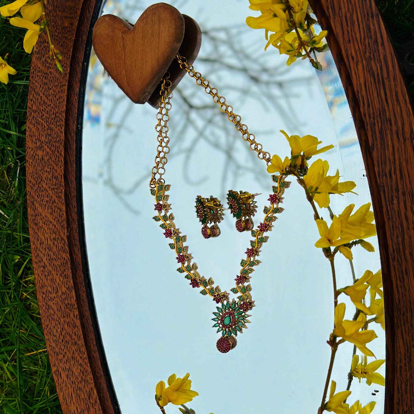 Thulsi: Leaf Necklace Set