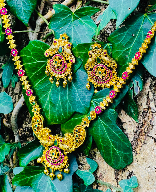 Yaazhini: South Indian Antique Necklace Set